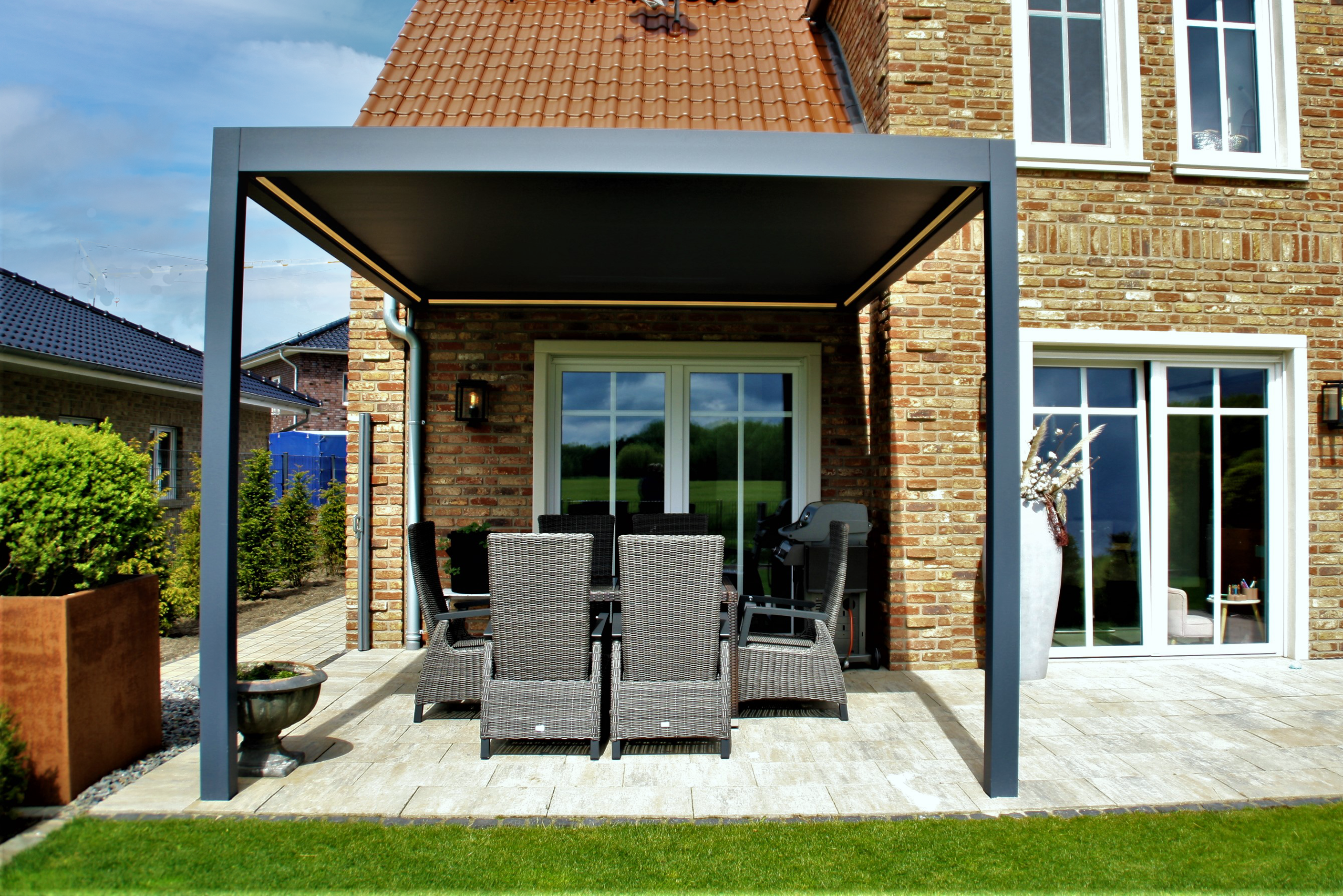 Lifestyle Pergola – Electric Louvred Roof